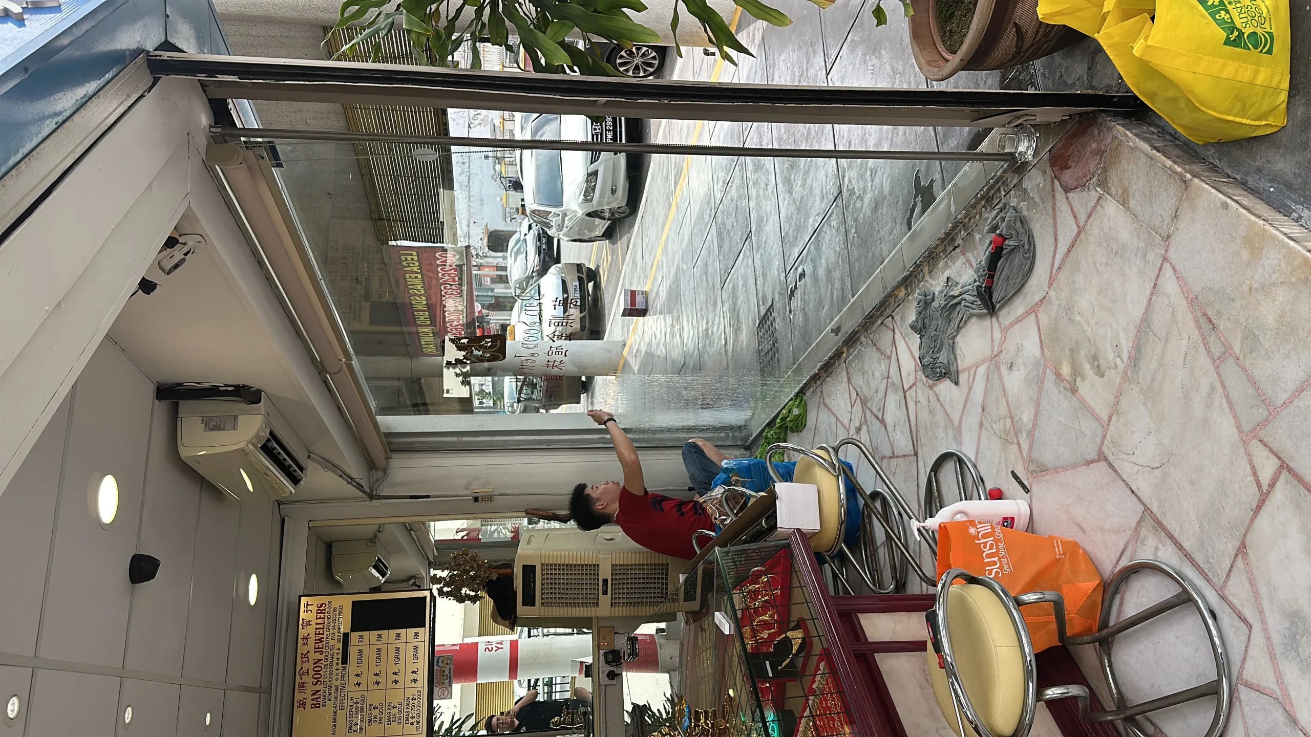 A34BC12D-CD81-49E3-B1D3-1C871995EE44